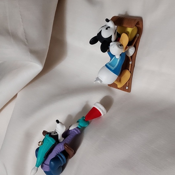 Hallmark Disney Ornament 1998. Runaway Tobaggon 2 piece set - Picture 2 of 14